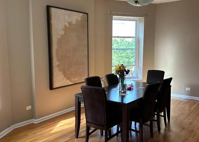 Gorgeous North Kenwood Hyde Park Unit