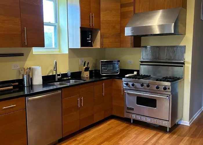Gorgeous North Kenwood Hyde Park Unit