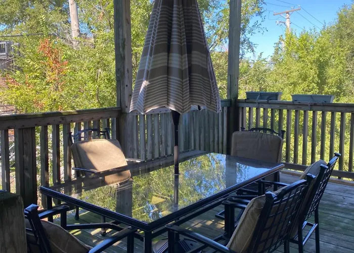 Gorgeous North Kenwood Hyde Park Unit